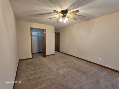 Building Photo - 606 Krystal Ln