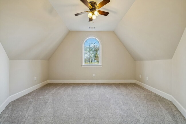 Building Photo - 594 Lake Haven Dr