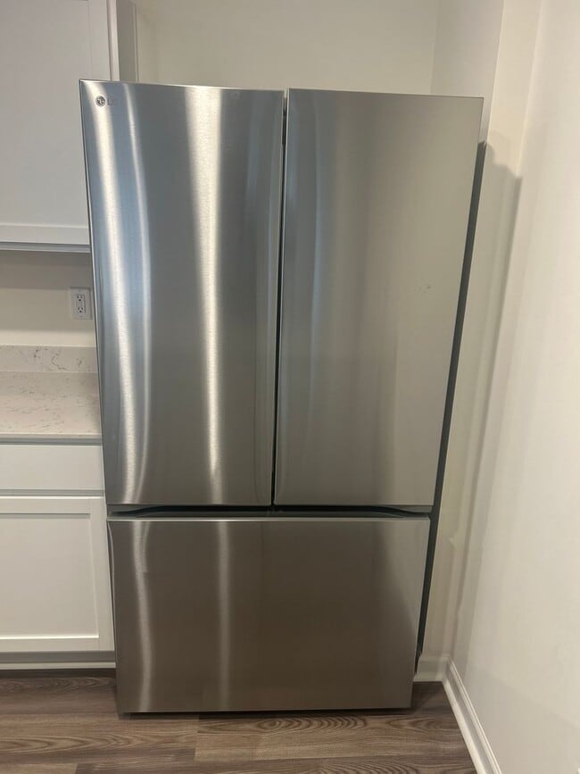 Building Photo - Brand new Townhome in Newton