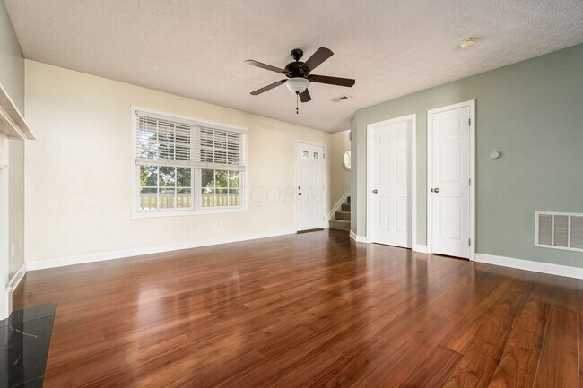 Building Photo - 1383 Pansy St