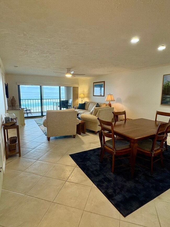 Building Photo - Direct Oceanfront 2/2 Condo in Stuart!