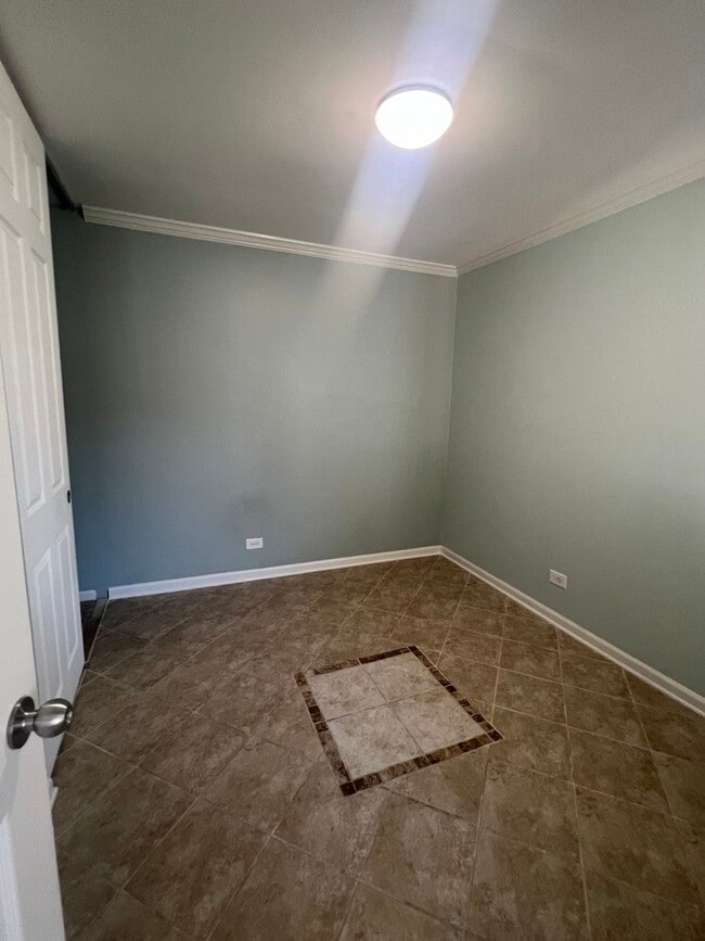 Building Photo - 2023 Raleigh Pl