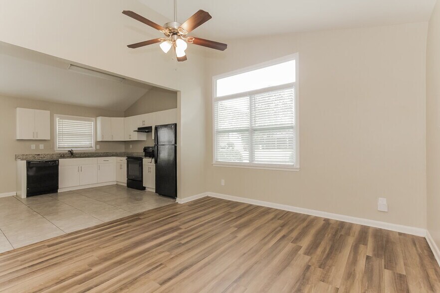 Building Photo - 5401 Venado St