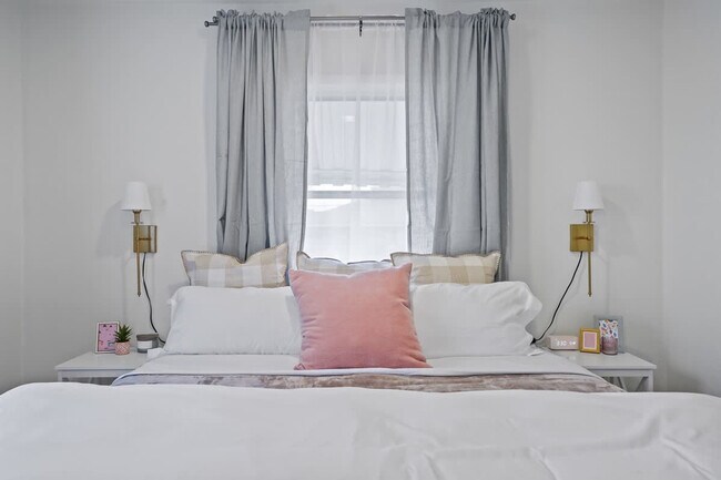 Building Photo - 603 2nd St S