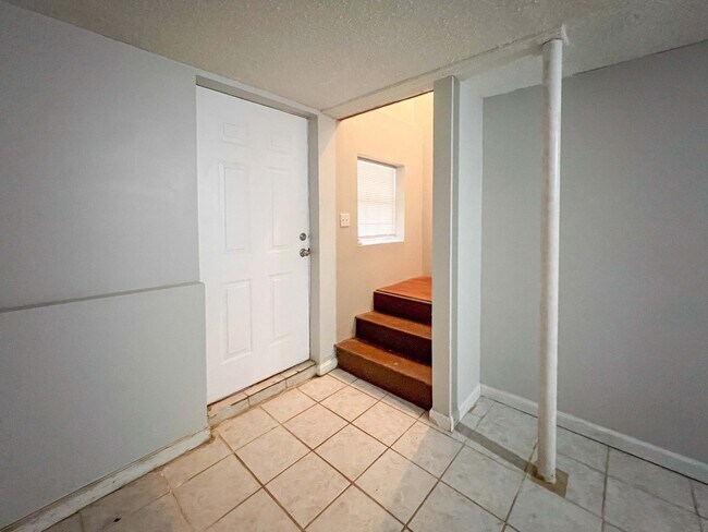 Building Photo - Charming Farragut Home with Large Fenced Yard and Wooded Access