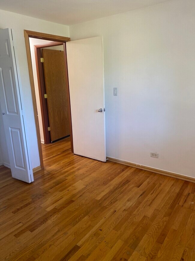Building Photo - 709 S Salem Dr