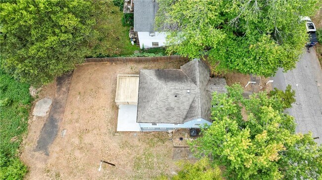 Building Photo - 106 Adair Ave SE