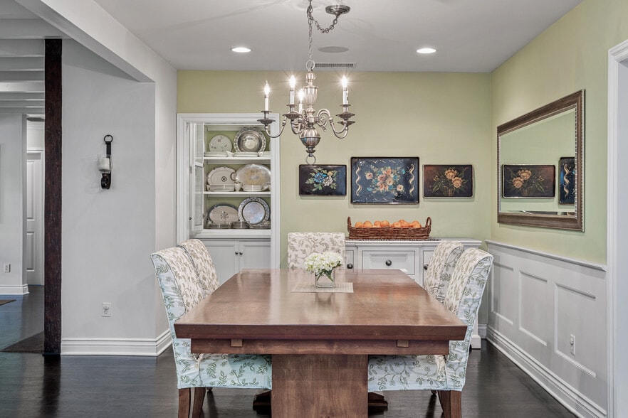 Building Photo - 4537 Agnes Ave