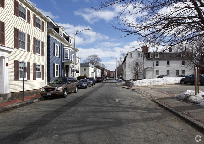 Building Photo - 20-22 Lynde St
