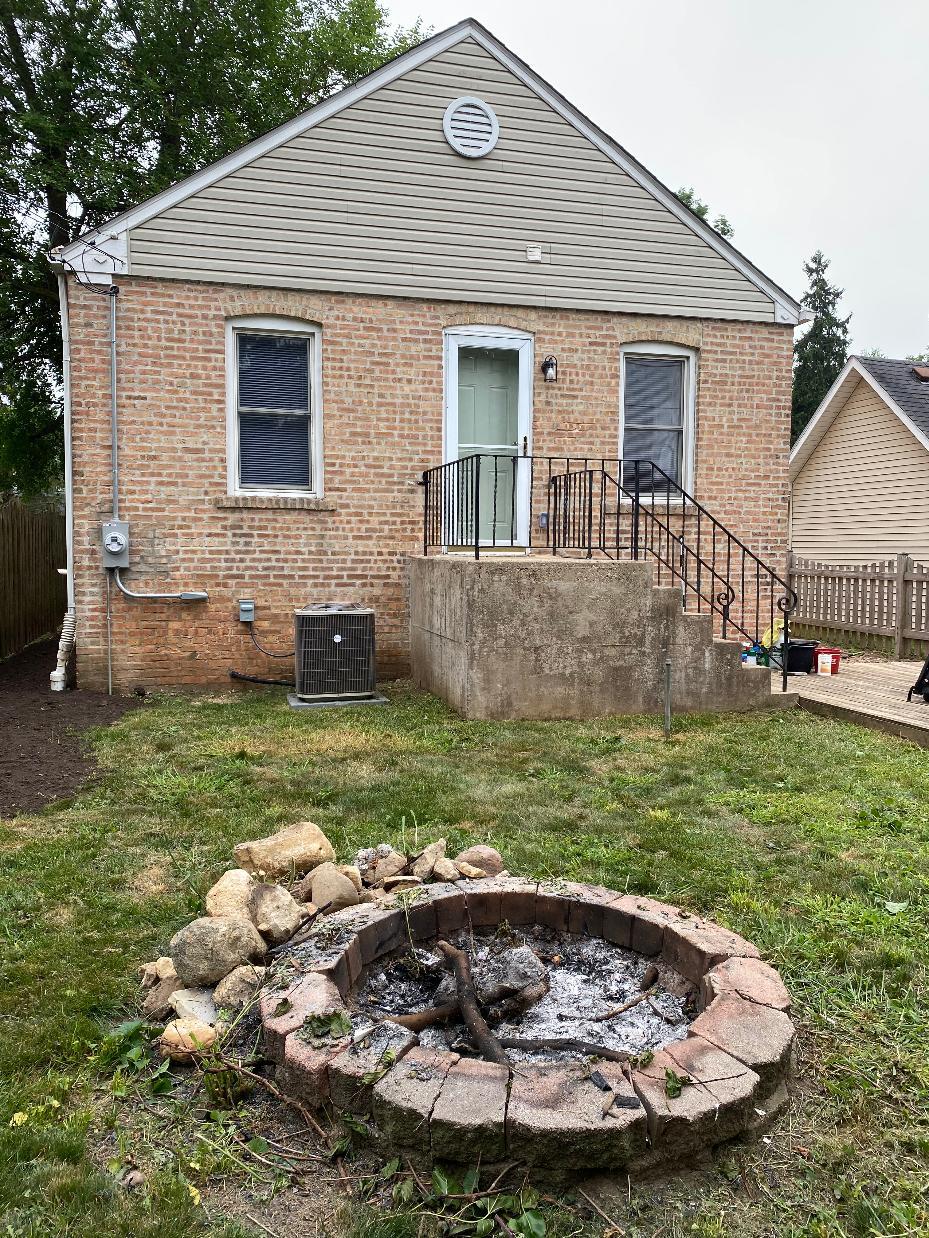 Building Photo - 800 W Friendly Ave