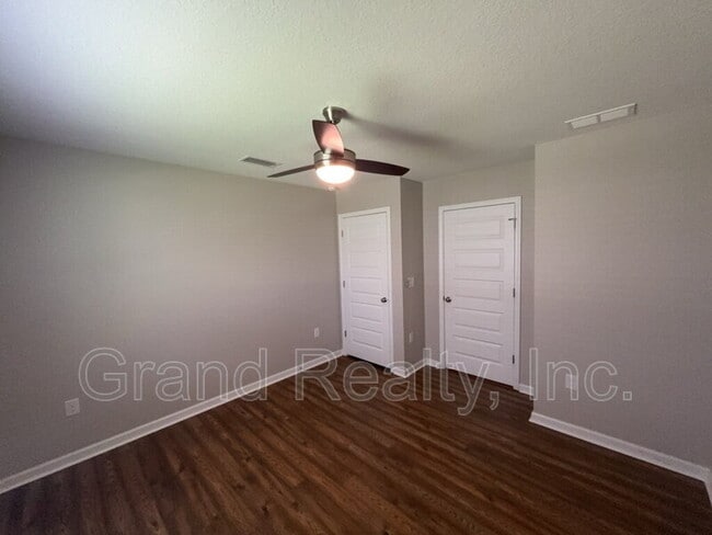 Building Photo - 5583 Guinevere Ln