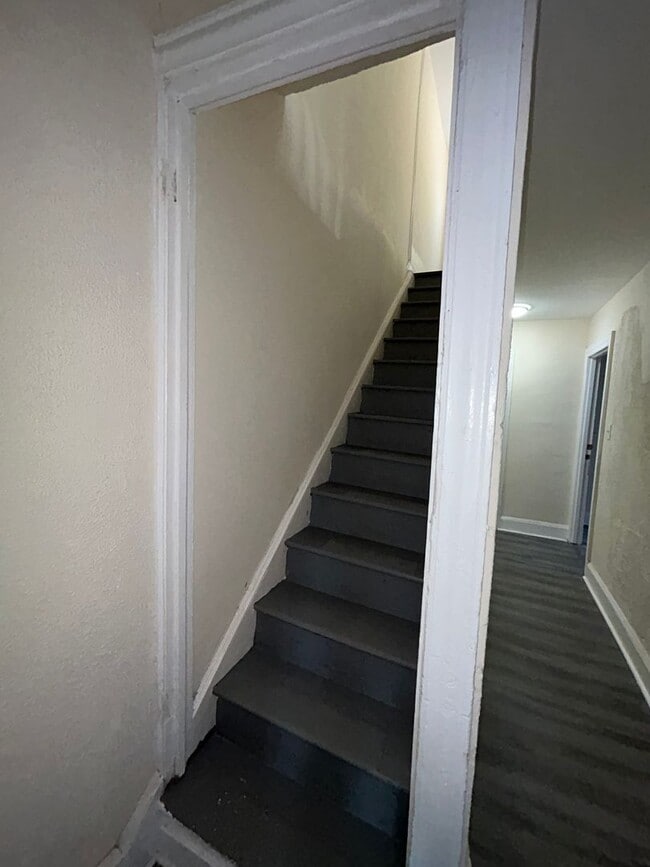 Building Photo - 510 N Hermitage Ave