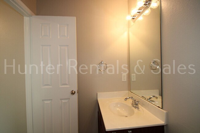 Building Photo - Beautiful Home in Sought-After Harker Heig...