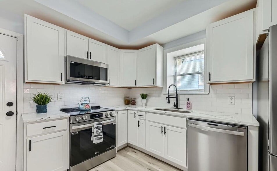 Building Photo - 2601 E Oliver St