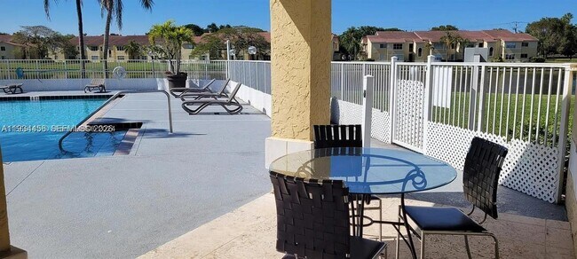 Building Photo - 457 Vista Isles Dr