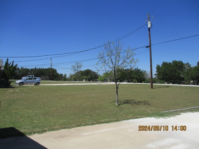 Building Photo - 163 Armadillo Ln