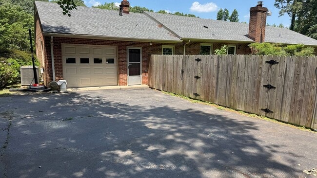 Building Photo - Brick Rancher with 1 acre in Hanover County!