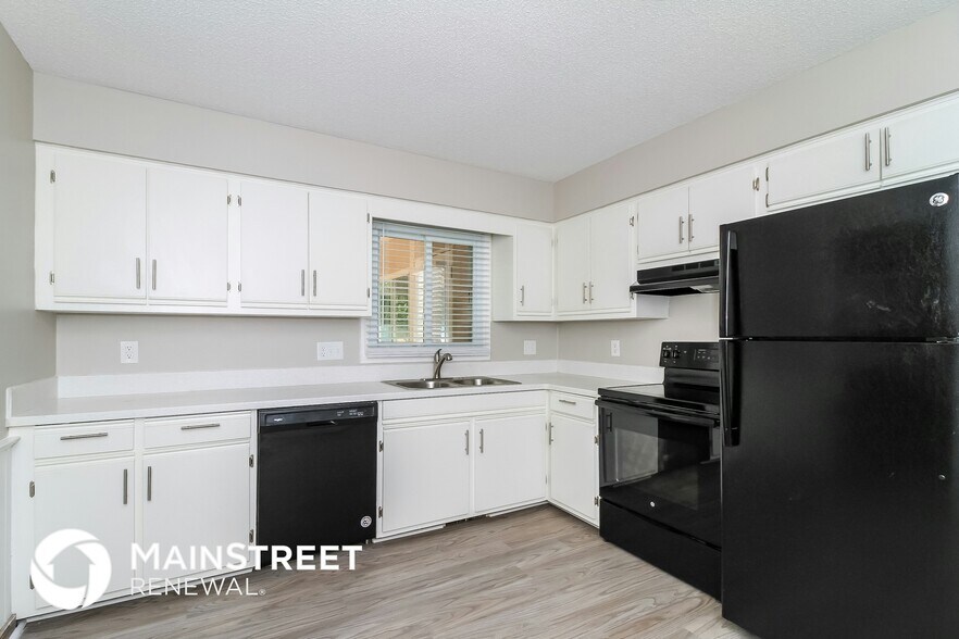 Building Photo - 326 Traceway Rd