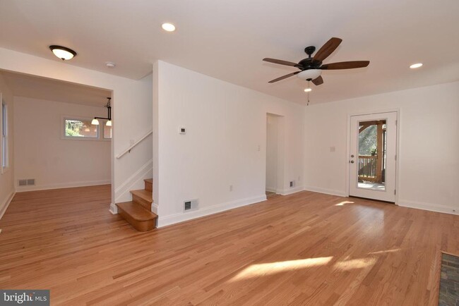 Building Photo - 2302 Dexter Ave