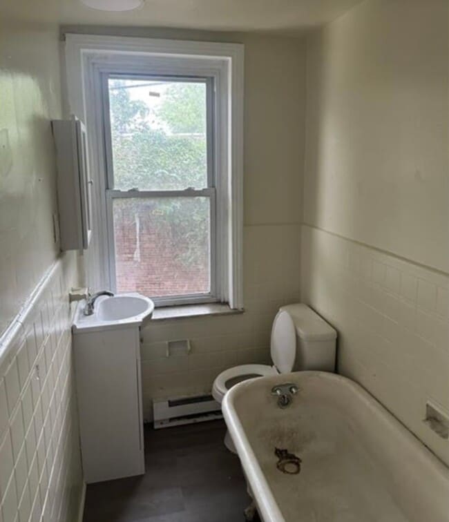 Building Photo - 3 Bedroom House for Rent