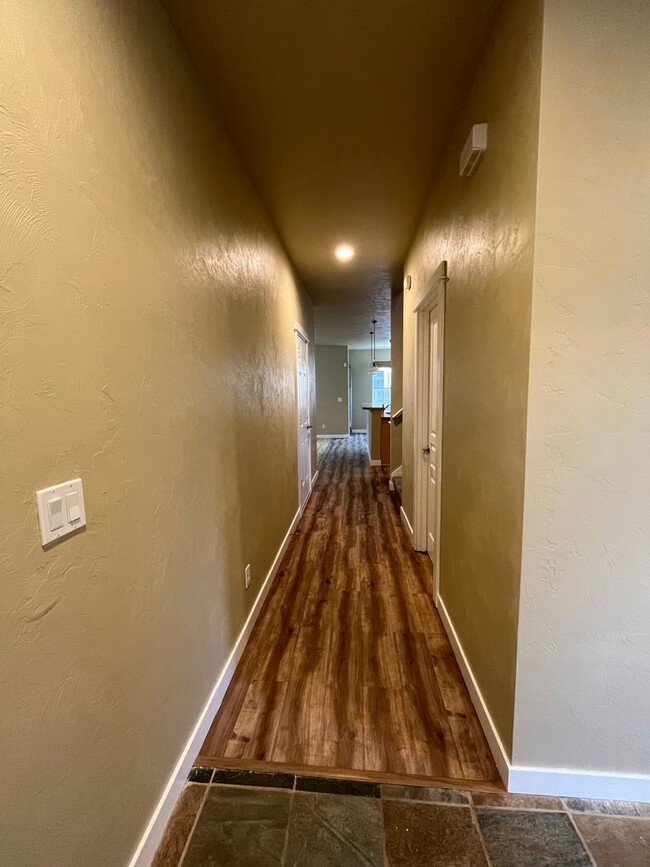 Building Photo - 4-Bedroom 2 1/2 Bathroom Home