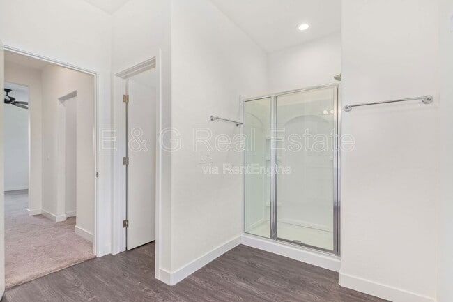 Building Photo - 3218 W Glendale Ave