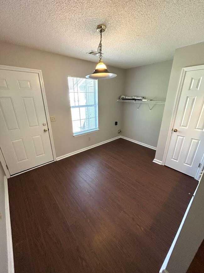 Building Photo - 28 Chatham St