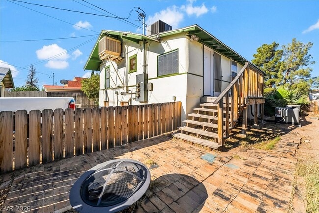 Building Photo - 663 Avenue C