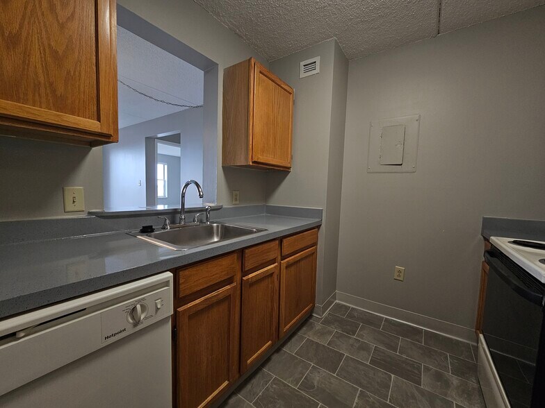 Building Photo - 1 S Point Dr