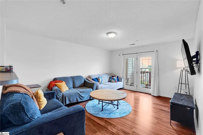 Building Photo - 1412 Harts Ridge Dr