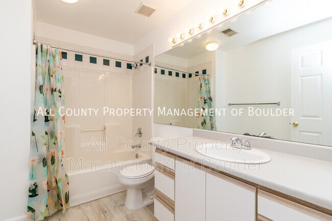 Building Photo - 4390 Laguna Pl