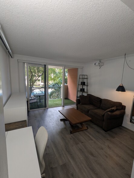 Building Photo - 2951 S Bayshore Dr