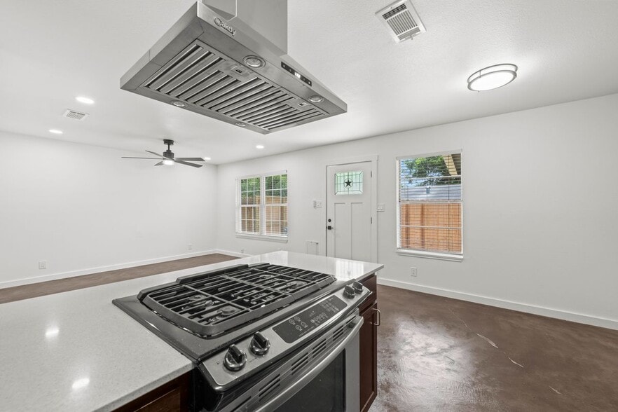 Building Photo - 3508 Southridge Dr