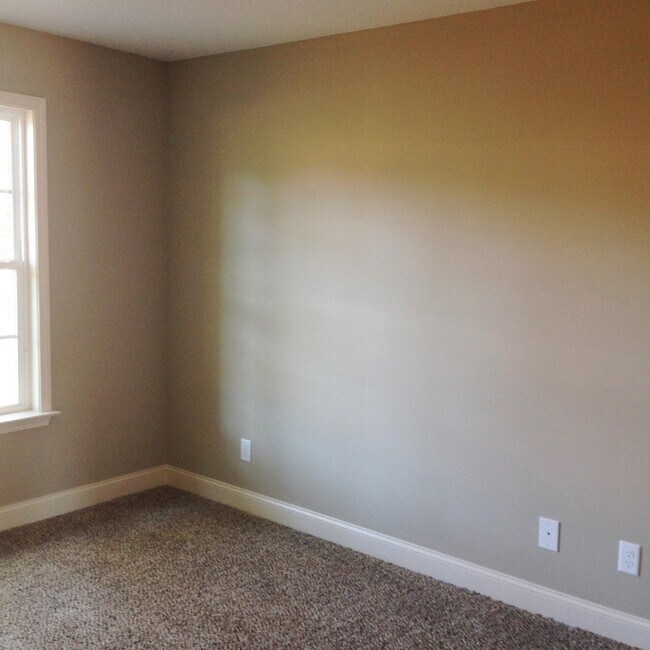 Building Photo - 813 Maple Dr