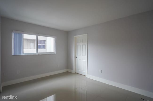 Building Photo - 1986 Biarritz Dr