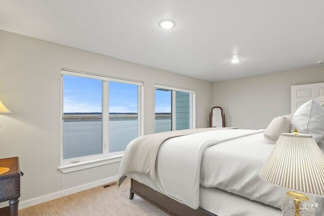 Building Photo - FURNISHED EXECUTIVE RENTAL