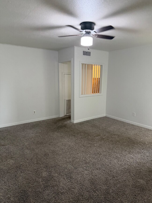 Building Photo - 1421 SW 46th St