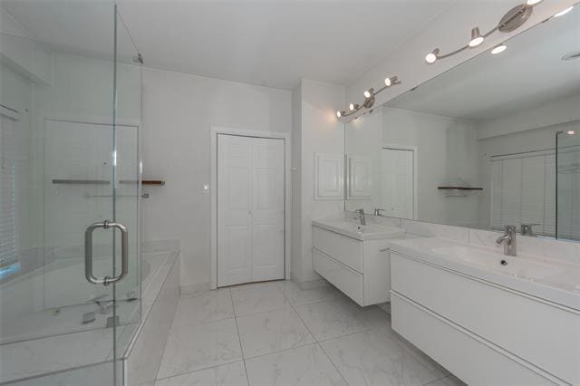 Building Photo - 6001 Pinwood Cir