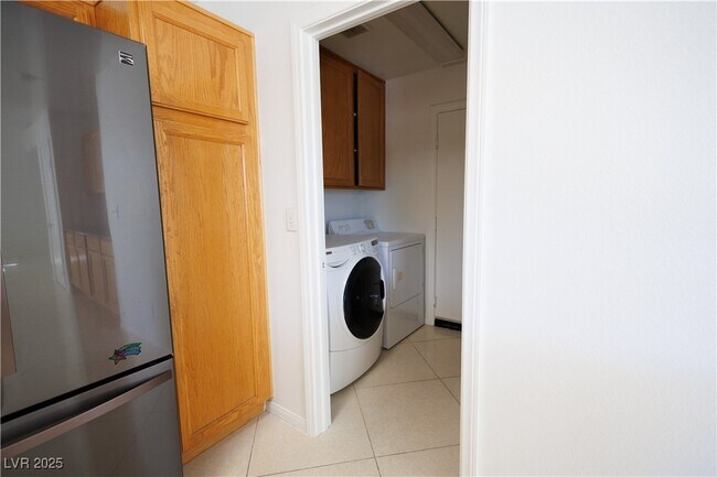 Building Photo - 7873 Laurelton Pl