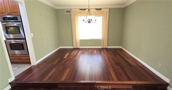 Building Photo - 1400 Post Rd