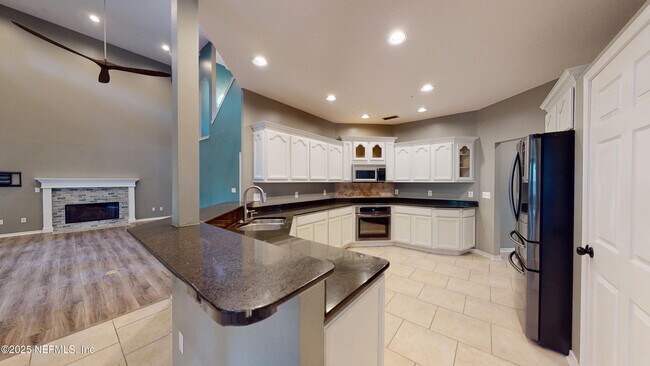 Building Photo - 11881 Honey Locust Dr