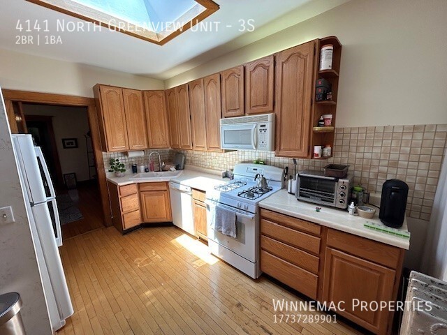 Building Photo - 4141 N Greenview Ave