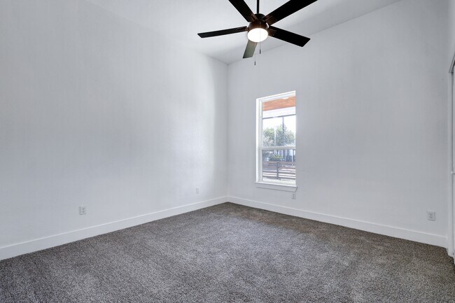 Building Photo - 2425 Monterey St