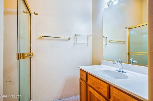 Building Photo - 2421 W Via Di Silvio