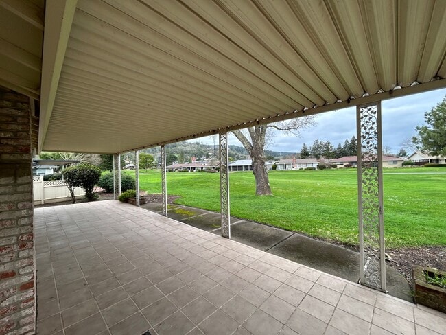 Building Photo - Charming 3bd/2ba Golf Course in Oakmont!