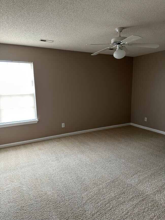 Building Photo - 1216 Goldridge Dr SW