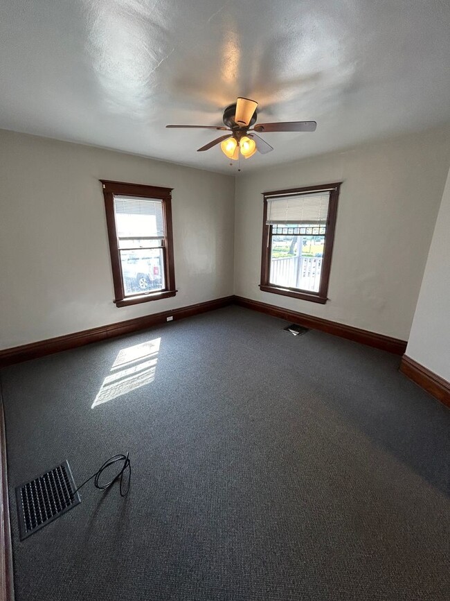 Building Photo - 808 W Walnut St