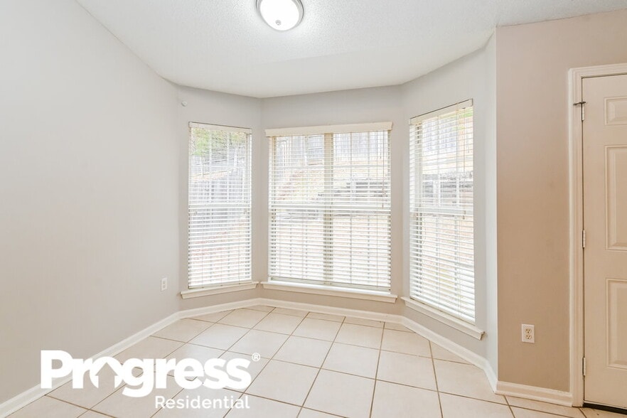 Building Photo - 4060 Triple Crown Loop N