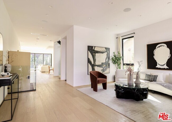 Building Photo - 9064 Harland Ave