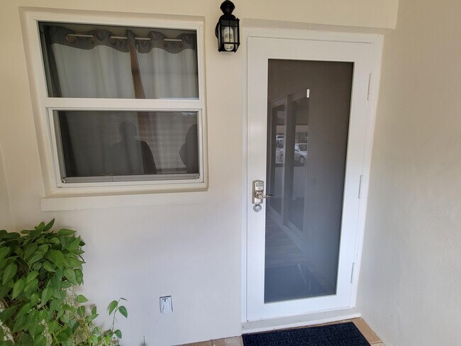 Building Photo - 1340 NE 28th Ave